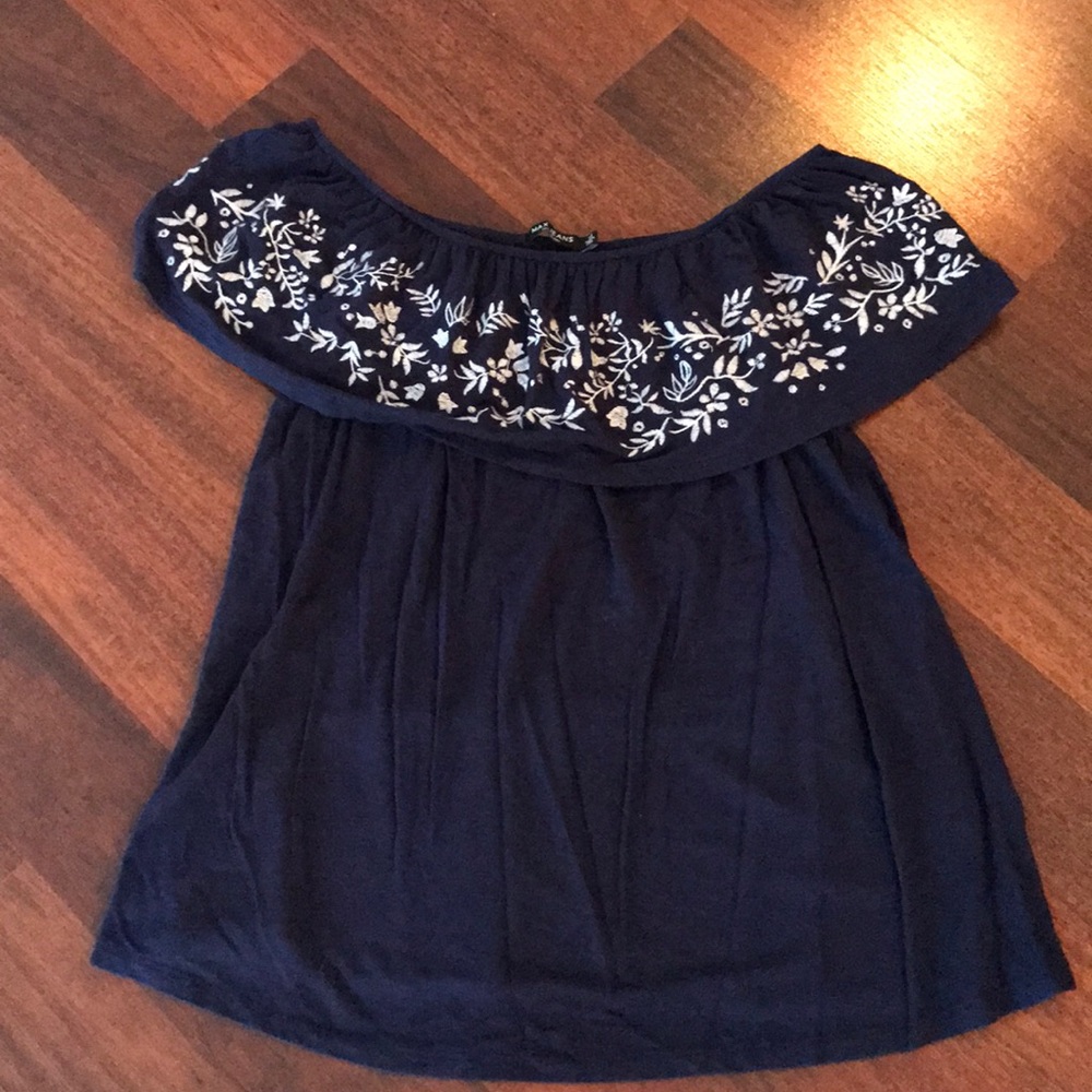 Max Jeans size XS womens off the shoulder top.